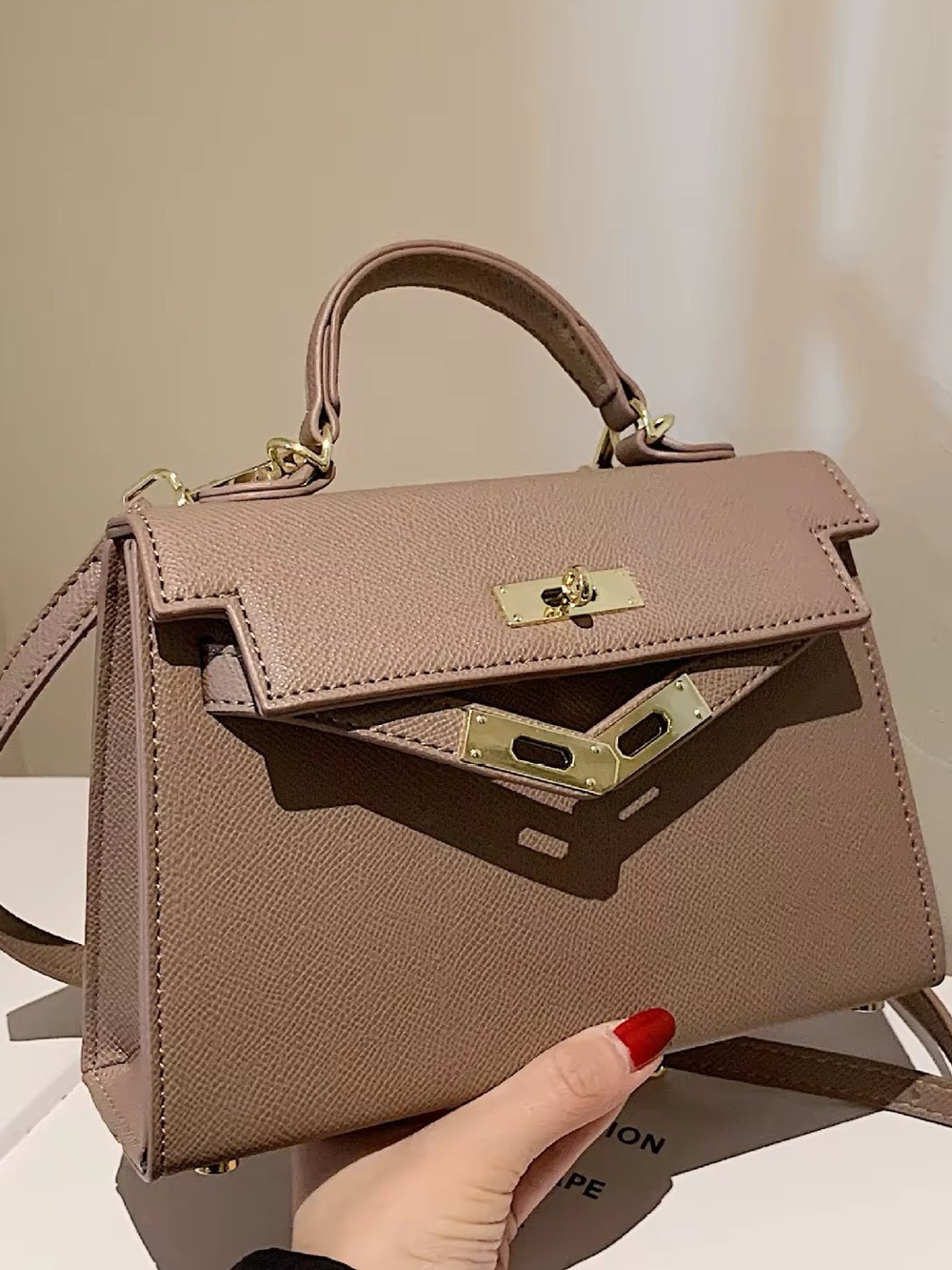 NEW elegant Structured Top-Handle Women’s Bag in Taupe
